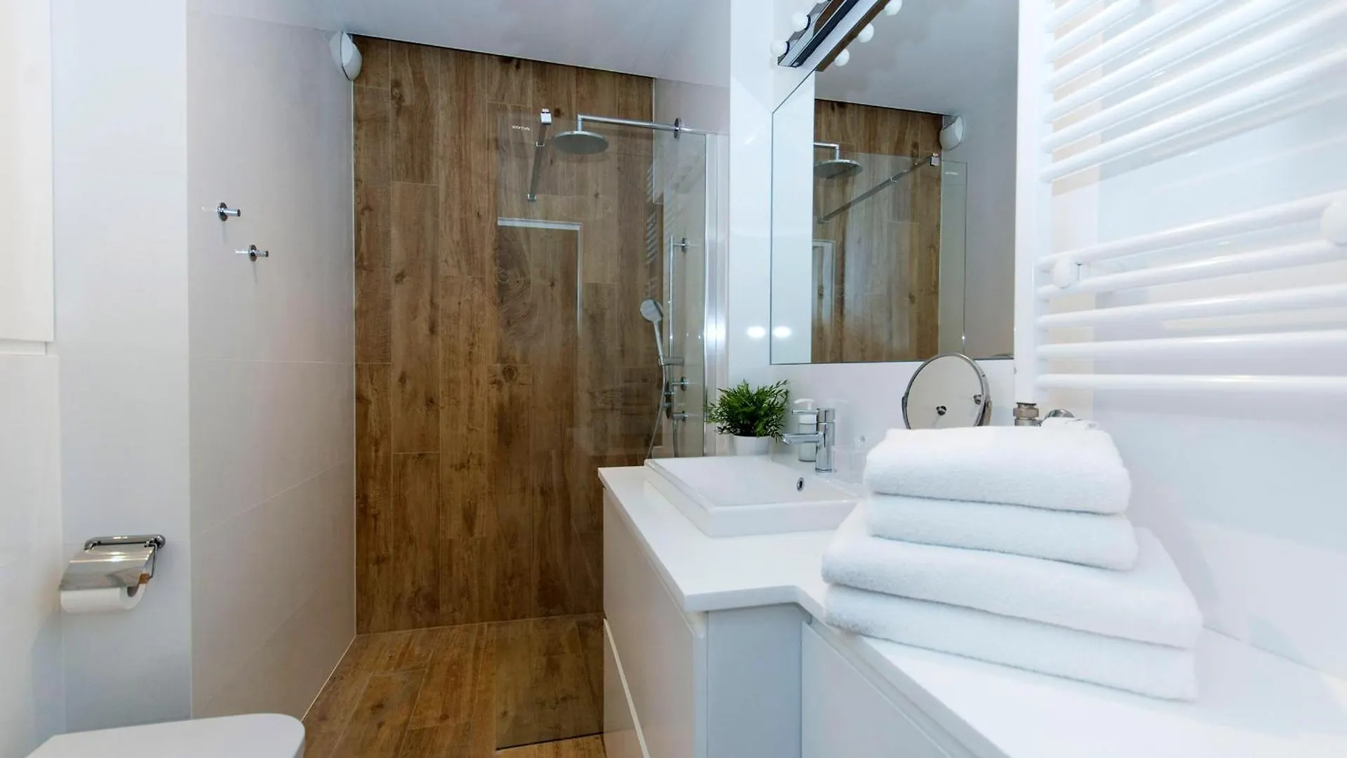 City Center - Riverside By Apartmore Гданьск Апартаменты